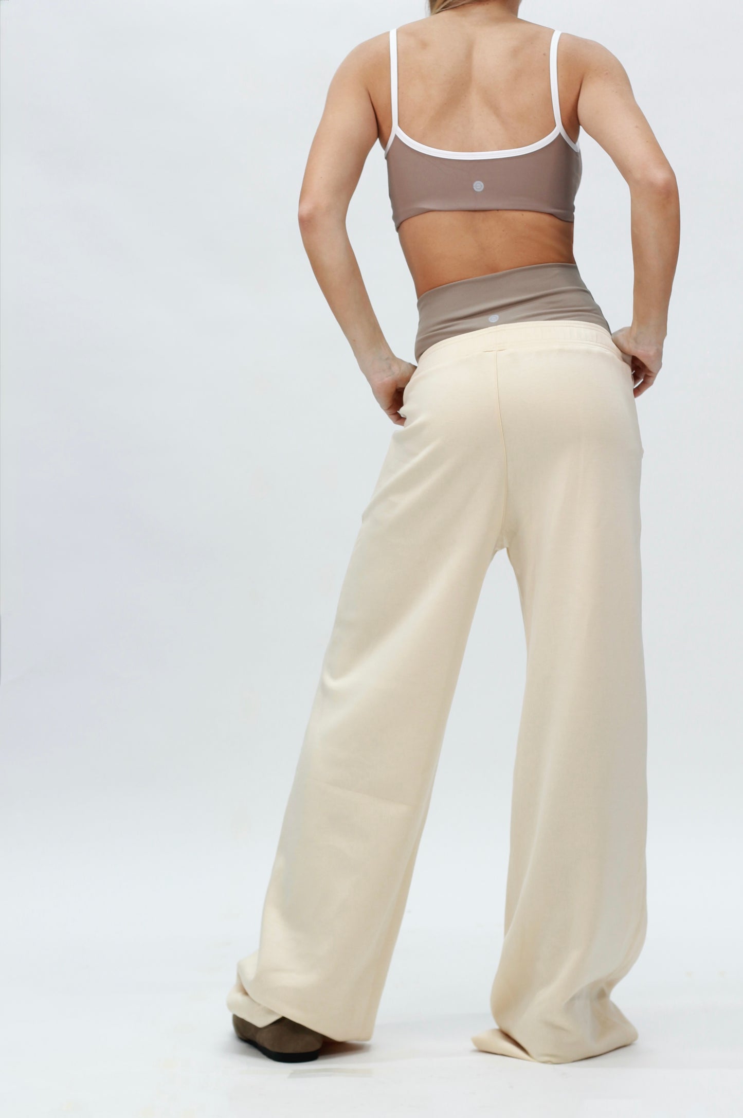 Sporty top 1 sand