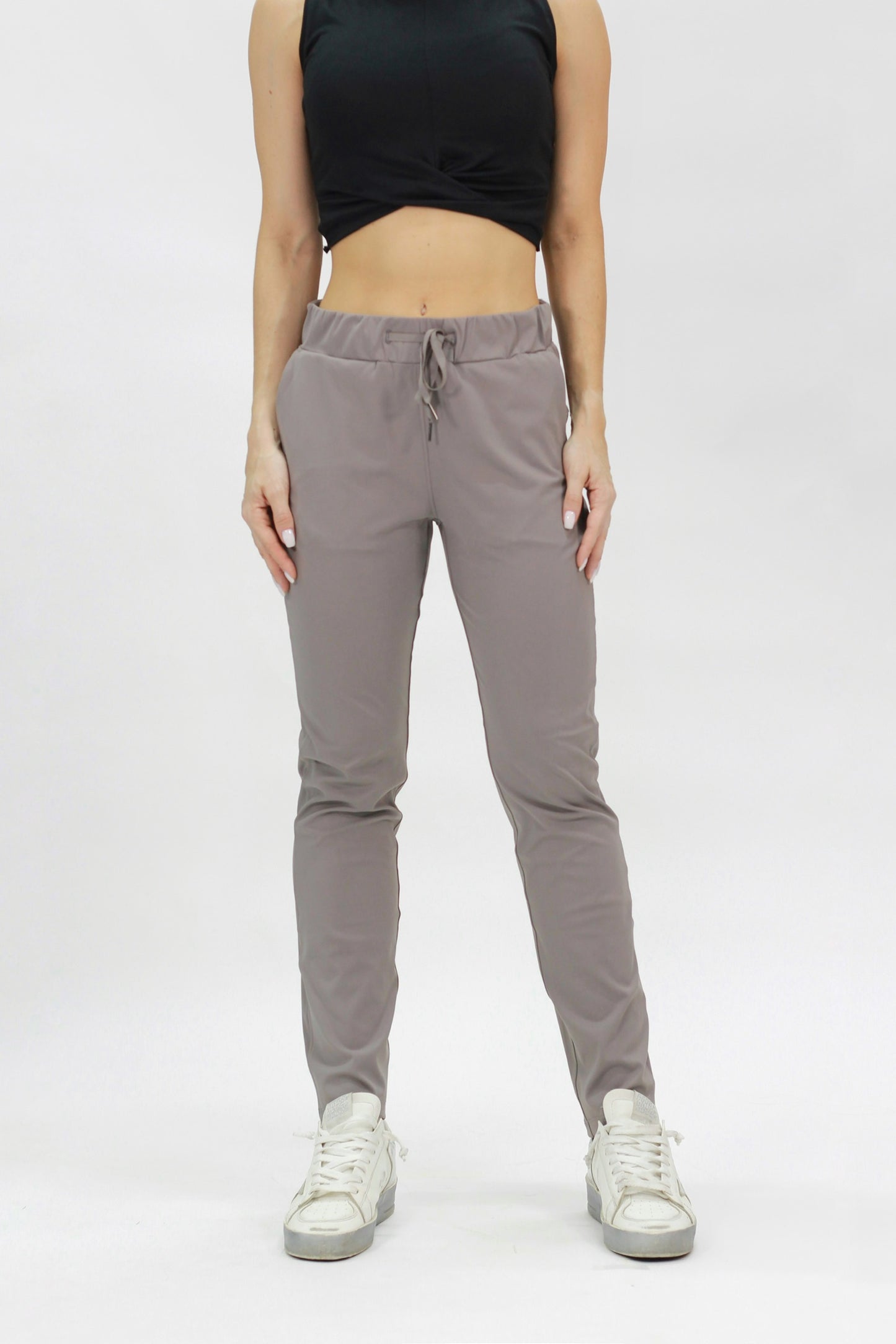 skinny jogger sand