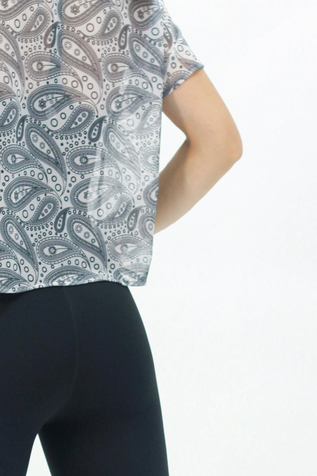 The mesh shirt bandana white