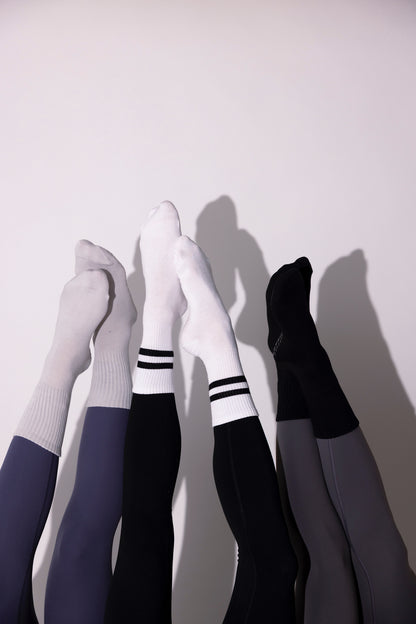 The Grip socks / black - white stripes