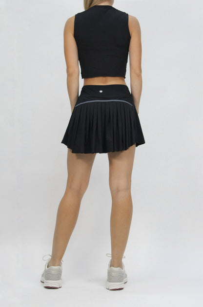 Mini back pleated skirt black