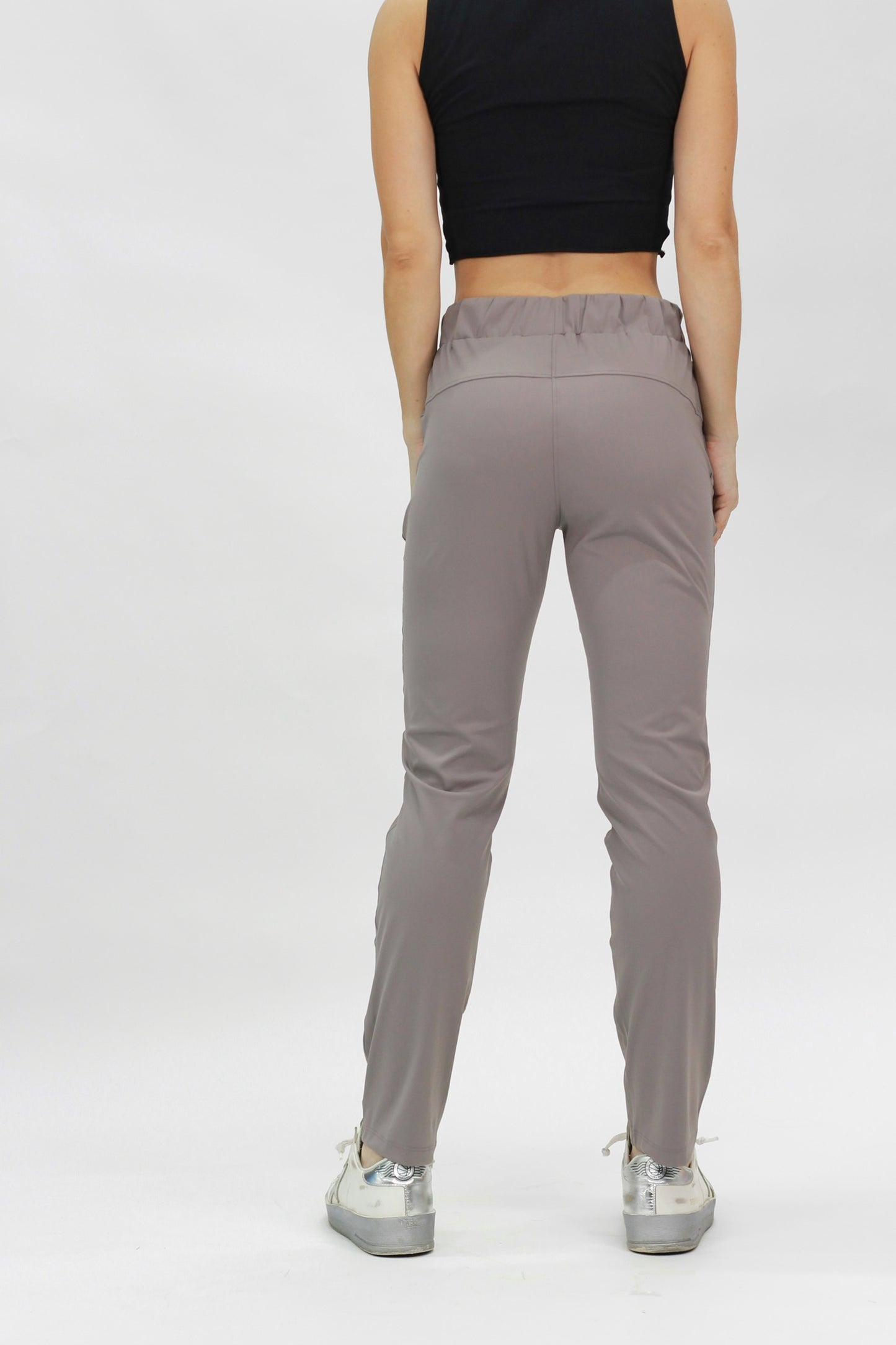 skinny jogger sand